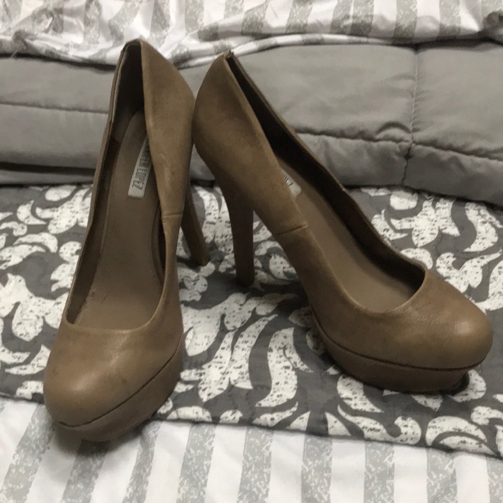 Nude-ish heels
